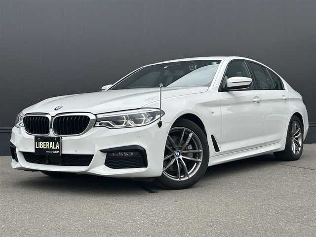 ＢＭＷ ５２３ｄ xDrive Mスピリット 道東・釧路十勝 2020(令2)年 2.6万km アルピンホワイトⅢ ワンオーナー車/アダプティブクルーズコントロール/レーンキーピングアシスト/純正HDDナビ/TV/CD/DVD/BT/USB/黒革/シートヒーター(全席)/メモリ付きパワーシート/コンフォートアクセス/ヘッドアップディスプレイ/360°カメラ/アンビエントライト/純正ドライブレコーダー(前後)/LEDヘッドライト/オートライト/フロント/リアフォグライト/パークディスタンスコントロール/インテリジェントセーフティ/ミラーETC