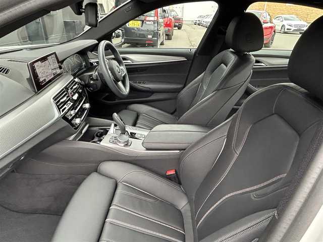 ＢＭＷ ５２３ｄ xDrive Mスピリット 道東・釧路十勝 2020(令2)年 2.6万km アルピンホワイトⅢ ワンオーナー車/アダプティブクルーズコントロール/レーンキーピングアシスト/純正HDDナビ/TV/CD/DVD/BT/USB/黒革/シートヒーター(全席)/メモリ付きパワーシート/コンフォートアクセス/ヘッドアップディスプレイ/360°カメラ/アンビエントライト/純正ドライブレコーダー(前後)/LEDヘッドライト/オートライト/フロント/リアフォグライト/パークディスタンスコントロール/インテリジェントセーフティ/ミラーETC