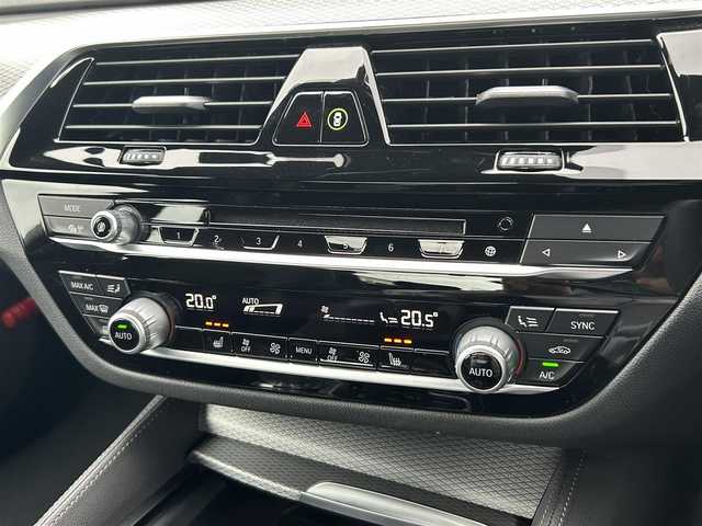 ＢＭＷ ５２３ｄ xDrive Mスピリット 道東・釧路十勝 2020(令2)年 2.6万km アルピンホワイトⅢ ワンオーナー車/アダプティブクルーズコントロール/レーンキーピングアシスト/純正HDDナビ/TV/CD/DVD/BT/USB/黒革/シートヒーター(全席)/メモリ付きパワーシート/コンフォートアクセス/ヘッドアップディスプレイ/360°カメラ/アンビエントライト/純正ドライブレコーダー(前後)/LEDヘッドライト/オートライト/フロント/リアフォグライト/パークディスタンスコントロール/インテリジェントセーフティ/ミラーETC