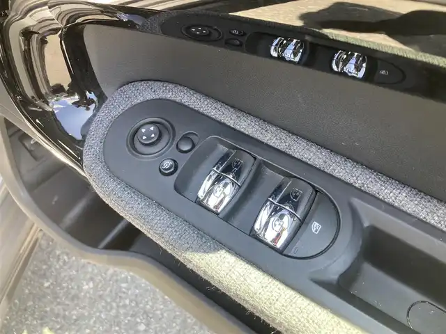 ＭＩＮＩ ミニ クロスオーバー クーパー D コーンウォールED 熊本県 2020(令2)年 5.6万km ムーンウォークグレーメタリック ・スマートキー/・プッシュスタート/・インテリジェントセーフティ/・PDC自動起動/・パーキンブアシスト/・クルーズコントロール(追従式)/・ハーフレザーシート/・純正HDDナビ/　【Bluetooth・USB】/・バックカメラ/・ETC/・パワーバックドア/・LEDヘッドランプ/・LEDフォグランプ/・純正マット/・保証書/取説