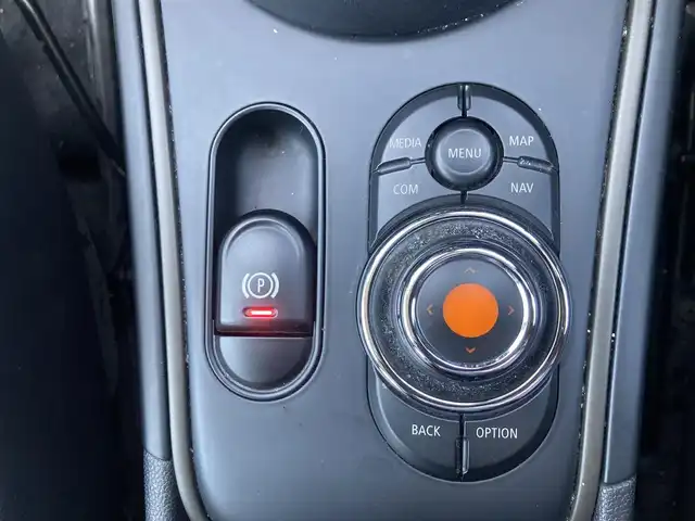 ＭＩＮＩ ミニ クロスオーバー クーパー D コーンウォールED 熊本県 2020(令2)年 5.6万km ムーンウォークグレーメタリック ・スマートキー/・プッシュスタート/・インテリジェントセーフティ/・PDC自動起動/・パーキンブアシスト/・クルーズコントロール(追従式)/・ハーフレザーシート/・純正HDDナビ/　【Bluetooth・USB】/・バックカメラ/・ETC/・パワーバックドア/・LEDヘッドランプ/・LEDフォグランプ/・純正マット/・保証書/取説