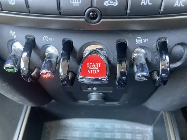 ＭＩＮＩ ミニ クロスオーバー クーパー D コーンウォールED 熊本県 2020(令2)年 5.6万km ムーンウォークグレーメタリック ・スマートキー/・プッシュスタート/・インテリジェントセーフティ/・PDC自動起動/・パーキンブアシスト/・クルーズコントロール(追従式)/・ハーフレザーシート/・純正HDDナビ/　【Bluetooth・USB】/・バックカメラ/・ETC/・パワーバックドア/・LEDヘッドランプ/・LEDフォグランプ/・純正マット/・保証書/取説