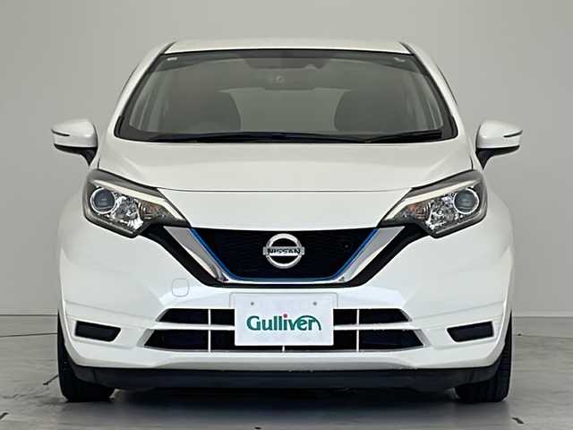日産 ノート e－パワー X 愛知県 2016(平28)年 5.5万km 白 衝突被害軽減ブレーキ/純正7インチSD（ナビあり）/フルセグTV/CD DVD/Bluetooth/バックカメラ/社外アルミホイール/LEDヘッドライト/オートライト/ドライブレコーダー/ETC/ステアリングスイッチ/スマートキー/プッシュスタート