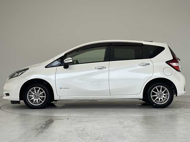 日産 ノート e－パワー X 愛知県 2016(平28)年 5.5万km 白 衝突被害軽減ブレーキ/純正7インチSD（ナビあり）/フルセグTV/CD DVD/Bluetooth/バックカメラ/社外アルミホイール/LEDヘッドライト/オートライト/ドライブレコーダー/ETC/ステアリングスイッチ/スマートキー/プッシュスタート