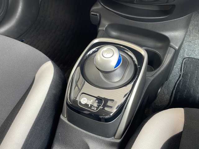 日産 ノート e－パワー X 愛知県 2016(平28)年 5.5万km 白 衝突被害軽減ブレーキ/純正7インチSD（ナビあり）/フルセグTV/CD DVD/Bluetooth/バックカメラ/社外アルミホイール/LEDヘッドライト/オートライト/ドライブレコーダー/ETC/ステアリングスイッチ/スマートキー/プッシュスタート
