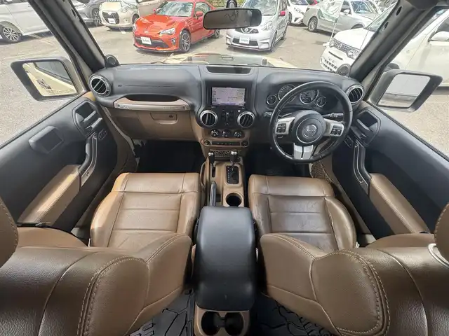 クライスラー・ジープ ジープ ラングラー アンリミテッド トレイルED 三重県 2011(平23)年 6.3万km ベージュ 50台限定特別仕様車/リザードエンボス入ブラウン革シート/専用ボディ色(サハラタンクリアコート)/ボディ同色ハードトップ/オーバーフェンダー/リザードデカール/ブラックフューエルフィラードア/バックカメラ/ETC/ナビ(Bluetooth/地デジTV/AM/FM)/スペアキー
