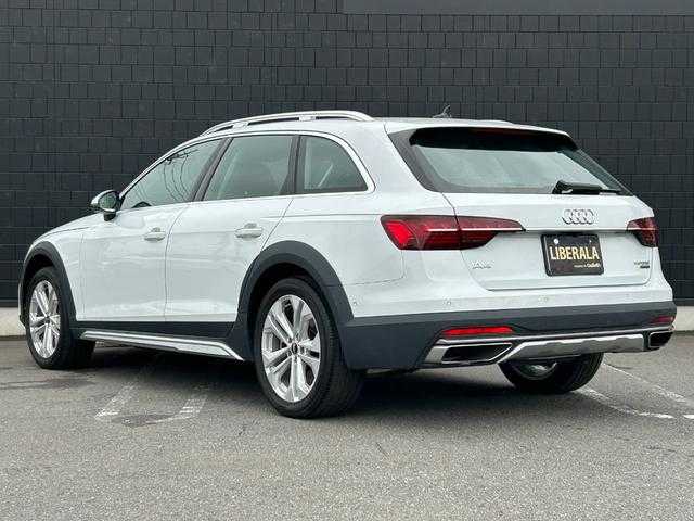アウディ Ａ４ オールロードクワトロ 埼玉県 2021(令3)年 4.1万km 白 ラグジュアリーＰ/黒革/純正HDDナビ/(Bluetooth/USB/CD/DVD)/マトリクスＬＥＤヘッドライトＰ/全周囲カメラ/パークアシスト/ワイヤレスチャージ/オートテールゲート/ＥＴＣ