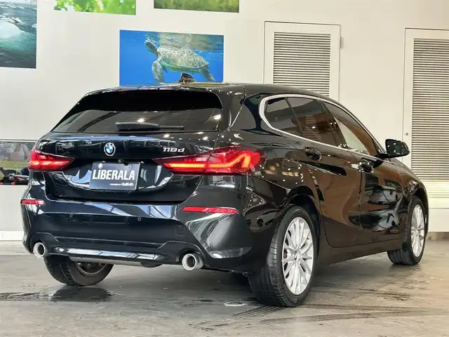 ＢＭＷ ＢＭＷ １１８ｄ プレイ 大阪府 2021(令3)年 2.3万km 黒 登録時走行距離：22304km/ブラインドスポットモニター/純正ナビゲーション/パワーバックドア/バックカメラ/Bluetooth/クルーズコントロール/パワーシート/シートメモリ/パーキングアシスト/レベライザー/インテリジェントセーフティ/スマートキー
