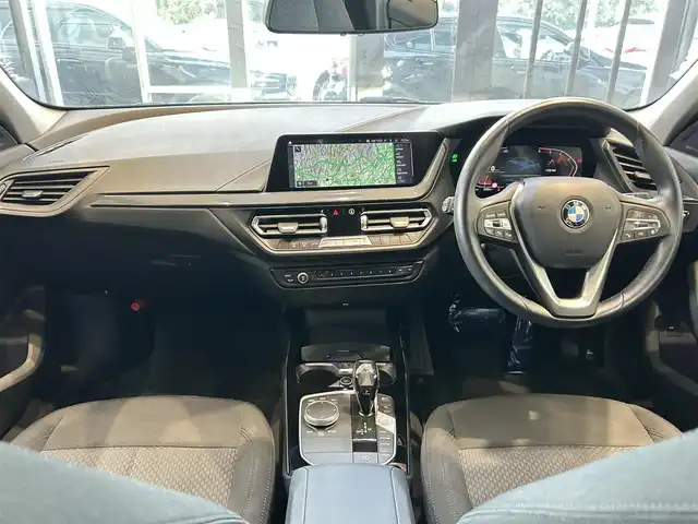 ＢＭＷ ＢＭＷ １１８ｄ プレイ 大阪府 2021(令3)年 2.3万km 黒 登録時走行距離：22304km/ブラインドスポットモニター/純正ナビゲーション/パワーバックドア/バックカメラ/Bluetooth/クルーズコントロール/パワーシート/シートメモリ/パーキングアシスト/レベライザー/インテリジェントセーフティ/スマートキー