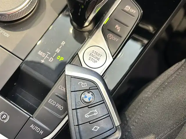 ＢＭＷ ＢＭＷ １１８ｄ プレイ 大阪府 2021(令3)年 2.3万km 黒 登録時走行距離：22304km/ブラインドスポットモニター/純正ナビゲーション/パワーバックドア/バックカメラ/Bluetooth/クルーズコントロール/パワーシート/シートメモリ/パーキングアシスト/レベライザー/インテリジェントセーフティ/スマートキー
