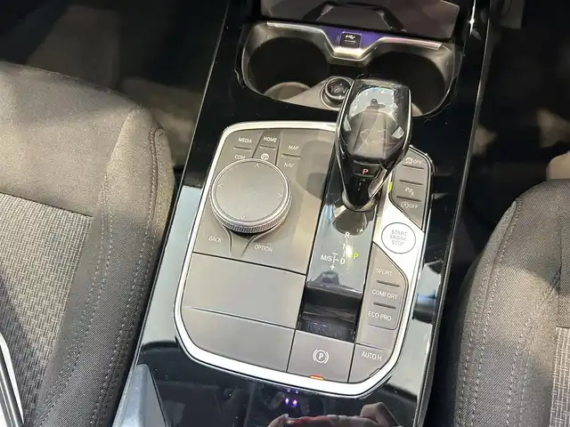 ＢＭＷ ＢＭＷ １１８ｄ プレイ 大阪府 2021(令3)年 2.3万km 黒 登録時走行距離：22304km/ブラインドスポットモニター/純正ナビゲーション/パワーバックドア/バックカメラ/Bluetooth/クルーズコントロール/パワーシート/シートメモリ/パーキングアシスト/レベライザー/インテリジェントセーフティ/スマートキー