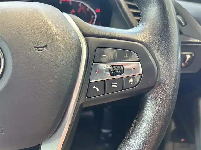 ＢＭＷ ＢＭＷ １１８ｄ プレイ 大阪府 2021(令3)年 2.3万km 黒 登録時走行距離：22304km/ブラインドスポットモニター/純正ナビゲーション/パワーバックドア/バックカメラ/Bluetooth/クルーズコントロール/パワーシート/シートメモリ/パーキングアシスト/レベライザー/インテリジェントセーフティ/スマートキー
