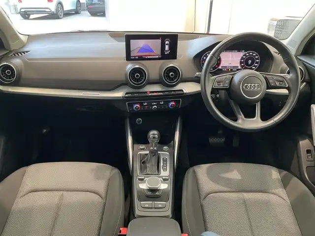 アウディ Ｑ２ 30TFSIスポーツ 熊本県 2018(平30)年 3.5万km 赤 ・スマートキー/・プッシュスタート/・パーキングエイド/・距離警告/・Audiプレセンス/・Audiサイドアシスト/・Audiアクティブレーンアシスト/・休憩の推奨/・ハイビームアシスト/・クルーズコントロール(追従式)/・シートヒーター /・純正メモリナビ/　【DVD・Bluetooth・USB・SD・AUX】/・フルセグTV/・バックカメラ/・バーチャルコクピット/・ドライブレコーダー(前方録画)/・パワーバックドア/・LEDヘッドランプ/・保証書/取説