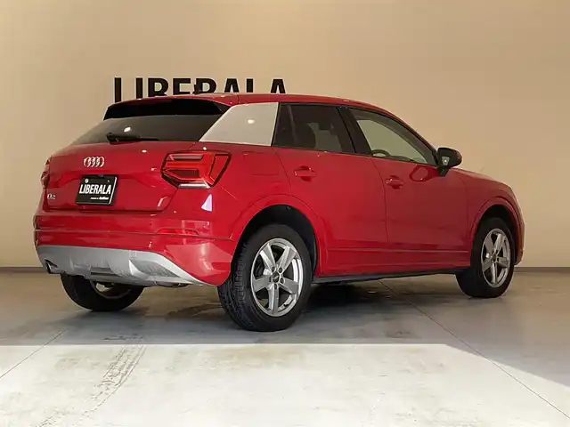 アウディ Ｑ２ 30TFSIスポーツ 熊本県 2018(平30)年 3.5万km 赤 ・スマートキー/・プッシュスタート/・パーキングエイド/・距離警告/・Audiプレセンス/・Audiサイドアシスト/・Audiアクティブレーンアシスト/・休憩の推奨/・ハイビームアシスト/・クルーズコントロール(追従式)/・シートヒーター /・純正メモリナビ/　【DVD・Bluetooth・USB・SD・AUX】/・フルセグTV/・バックカメラ/・バーチャルコクピット/・ドライブレコーダー(前方録画)/・パワーバックドア/・LEDヘッドランプ/・保証書/取説