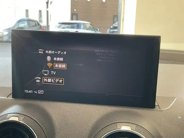 アウディ Ｑ２ 30TFSIスポーツ 熊本県 2018(平30)年 3.5万km 赤 ・スマートキー/・プッシュスタート/・パーキングエイド/・距離警告/・Audiプレセンス/・Audiサイドアシスト/・Audiアクティブレーンアシスト/・休憩の推奨/・ハイビームアシスト/・クルーズコントロール(追従式)/・シートヒーター /・純正メモリナビ/　【DVD・Bluetooth・USB・SD・AUX】/・フルセグTV/・バックカメラ/・バーチャルコクピット/・ドライブレコーダー(前方録画)/・パワーバックドア/・LEDヘッドランプ/・保証書/取説