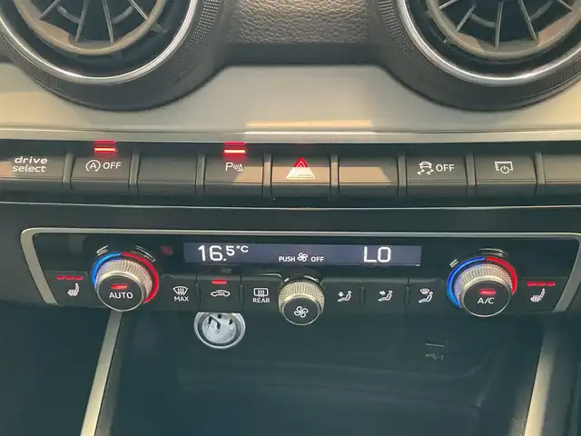 アウディ Ｑ２ 30TFSIスポーツ 熊本県 2018(平30)年 3.5万km 赤 ・スマートキー/・プッシュスタート/・パーキングエイド/・距離警告/・Audiプレセンス/・Audiサイドアシスト/・Audiアクティブレーンアシスト/・休憩の推奨/・ハイビームアシスト/・クルーズコントロール(追従式)/・シートヒーター /・純正メモリナビ/　【DVD・Bluetooth・USB・SD・AUX】/・フルセグTV/・バックカメラ/・バーチャルコクピット/・ドライブレコーダー(前方録画)/・パワーバックドア/・LEDヘッドランプ/・保証書/取説