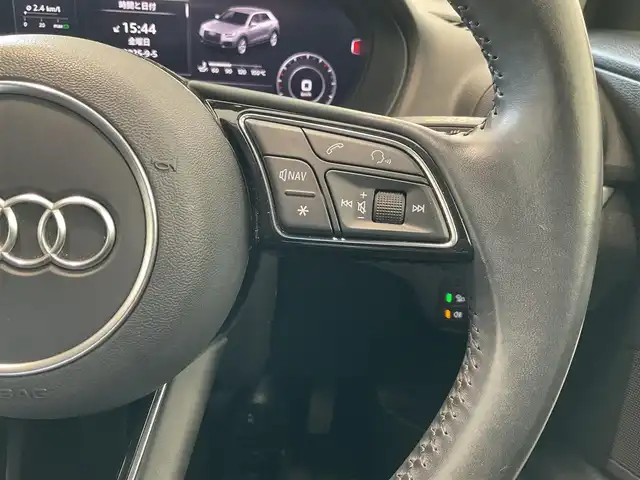 アウディ Ｑ２ 30TFSIスポーツ 熊本県 2018(平30)年 3.5万km 赤 ・スマートキー/・プッシュスタート/・パーキングエイド/・距離警告/・Audiプレセンス/・Audiサイドアシスト/・Audiアクティブレーンアシスト/・休憩の推奨/・ハイビームアシスト/・クルーズコントロール(追従式)/・シートヒーター /・純正メモリナビ/　【DVD・Bluetooth・USB・SD・AUX】/・フルセグTV/・バックカメラ/・バーチャルコクピット/・ドライブレコーダー(前方録画)/・パワーバックドア/・LEDヘッドランプ/・保証書/取説