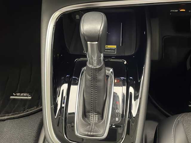 ホンダ ヴェゼル ハイブリッド e:HEV Z 宮崎県 2021(令3)年 3.3万km サンドカーキパール 〇禁煙車/〇純正9型ナビ/〇BT/USB/フルセグTV/〇AppleCarPlay/〇360度カメラ/〇置くだけ充電器/〇パワーバックドア/〇シートヒーター(D/N)/〇ハーフレザーシート/〇ステアリングヒーター/〇ACC/〇前方ドラレコ/〇ETC2.0/〇オートライト/〇オートハイビーム/〇純正18インチAW/〇純正フロアマット/〇スマートキー/〇プッシュスタート/〇LEDヘッドライト/〇パドルシフト/〇電格ミラー