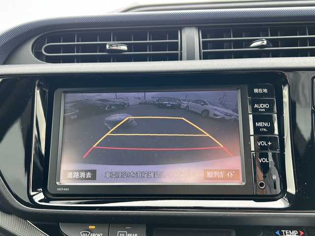 トヨタ アクア S 長野県 2015(平27)年 4.9万km スーパーホワイトⅡ ・純正ディーラーナビ/Bluetooth/CD/DVD /ワンセグTV/・バックカメラ/.ビルトインＥＴＣ　/.純正フロアマット　/.ドライブレコーダー　/.社外ＡＷ付スタッドレスタイヤ積み込みあり　