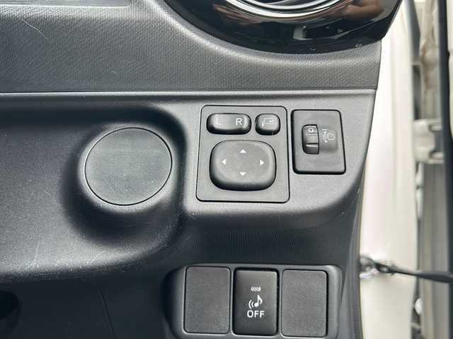 トヨタ アクア S 長野県 2015(平27)年 4.9万km スーパーホワイトⅡ ・純正ディーラーナビ/Bluetooth/CD/DVD /ワンセグTV/・バックカメラ/.ビルトインＥＴＣ　/.純正フロアマット　/.ドライブレコーダー　/.社外ＡＷ付スタッドレスタイヤ積み込みあり　