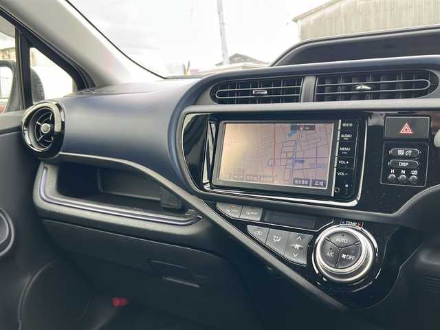 トヨタ アクア S 長野県 2015(平27)年 4.9万km スーパーホワイトⅡ ・純正ディーラーナビ/Bluetooth/CD/DVD /ワンセグTV/・バックカメラ/.ビルトインＥＴＣ　/.純正フロアマット　/.ドライブレコーダー　/.社外ＡＷ付スタッドレスタイヤ積み込みあり　