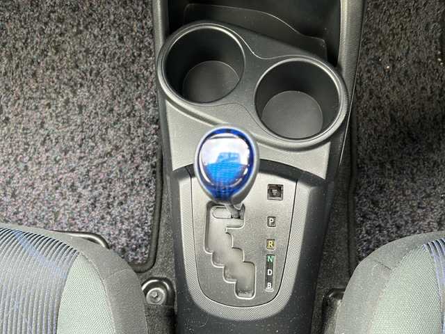 トヨタ アクア S 長野県 2015(平27)年 4.9万km スーパーホワイトⅡ ・純正ディーラーナビ/Bluetooth/CD/DVD /ワンセグTV/・バックカメラ/.ビルトインＥＴＣ　/.純正フロアマット　/.ドライブレコーダー　/.社外ＡＷ付スタッドレスタイヤ積み込みあり　