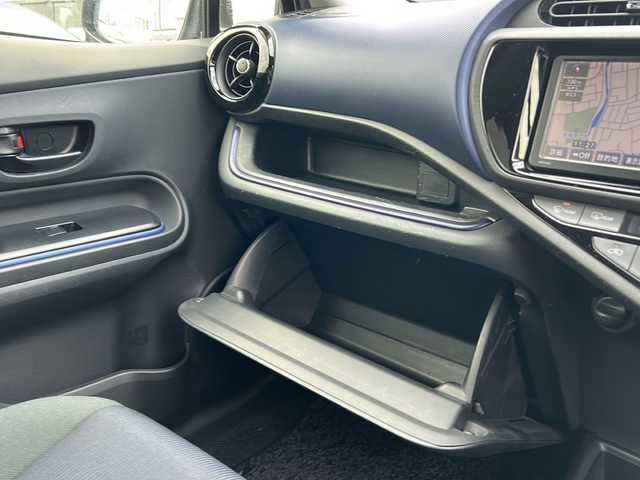 トヨタ アクア S 長野県 2015(平27)年 4.9万km スーパーホワイトⅡ ・純正ディーラーナビ/Bluetooth/CD/DVD /ワンセグTV/・バックカメラ/.ビルトインＥＴＣ　/.純正フロアマット　/.ドライブレコーダー　/.社外ＡＷ付スタッドレスタイヤ積み込みあり　
