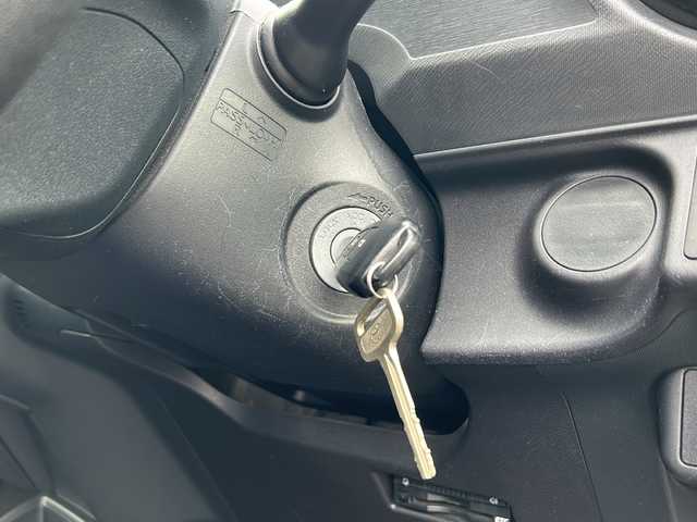 トヨタ アクア S 長野県 2015(平27)年 4.9万km スーパーホワイトⅡ ・純正ディーラーナビ/Bluetooth/CD/DVD /ワンセグTV/・バックカメラ/.ビルトインＥＴＣ　/.純正フロアマット　/.ドライブレコーダー　/.社外ＡＷ付スタッドレスタイヤ積み込みあり　