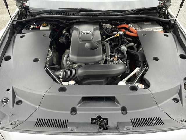 トヨタ クラウン ハイブリッド G－エグゼクティブ Four 岩手県 2020(令2)年 7万km プレシャスシルバー トヨタプレミアムサウンド　リアコンフォートＰＫＧ　ナビ　全周囲Ｃ　メモリ付電動黒本革シート　ＨＵＤ　Ｑｉワイヤレス充電　エアシートヒーター　ＢＳＭ　純正エンスタ　オートパーキングアシスト　ＡＣ１００Ｖ