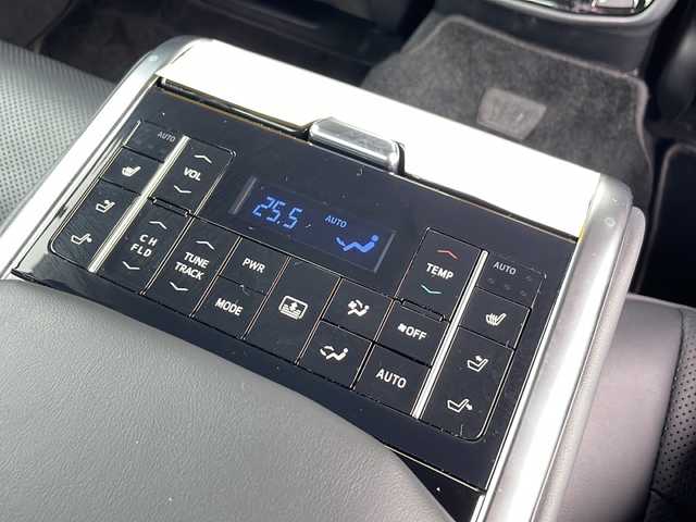 トヨタ クラウン ハイブリッド G－エグゼクティブ Four 岩手県 2020(令2)年 7万km プレシャスシルバー トヨタプレミアムサウンド　リアコンフォートＰＫＧ　ナビ　全周囲Ｃ　メモリ付電動黒本革シート　ＨＵＤ　Ｑｉワイヤレス充電　エアシートヒーター　ＢＳＭ　純正エンスタ　オートパーキングアシスト　ＡＣ１００Ｖ