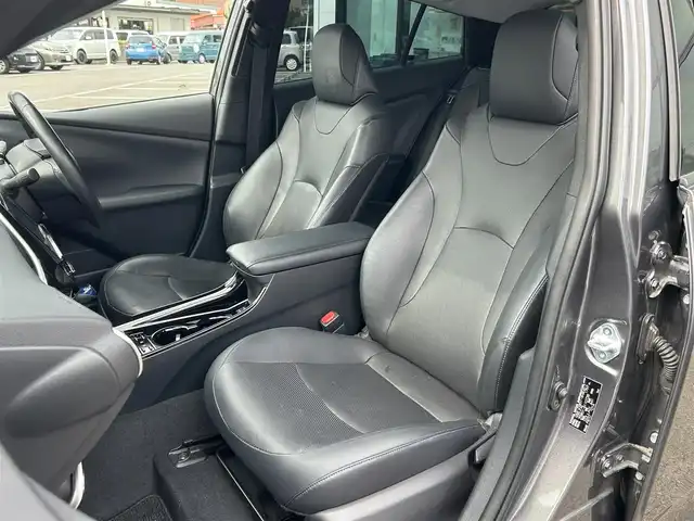 トヨタ プリウス A プレミアム　ツーリングセレ 愛媛県 2019(令1)年 4.2万km グレーメタリック ディーラーOP純正ナビ/CD/DVD/TV/BT/HDMI/ETC/バックカメラ/ブラインドスポットモニター/衝突軽減システム/ヘッドアップディスプレイ/レザーシート/D席パワーシート/D+N席シートヒーター・クーラー/クルーズコントロール/LEDヘッドライト/フォグランプ/モデリスタエアロパーツ（フロント・サイド・リア）/モデリスタアルミホイール/置くだけ充電