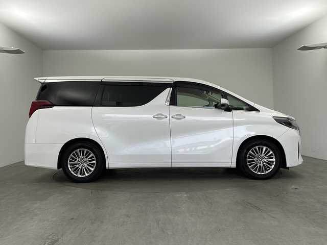 トヨタ アルファード G 兵庫県 2019(平31)年 5.9万km ホワイトパールクリスタルシャイン ・ALPINE製9インチナビ＆フルセグ＆BT＆DVD/・ALPINE製10.1インチフリップダウンモニター/・バックカメラ/・革シート/・シートヒーター/・エアーシート/・両側パワースライドドア/・バックカメラ/・トヨタセーフティーセンス/・プリクラッシュセーフティ/・レーダークルーズコントロール/・レーントレーシングアシスト/・パーキングサポートブレーキ/・ロードサインアシスト/・先行車発進告知/・オートマチックハイビーム/・クリアランスソナー/・ナノイー/・前後ドライブレコーダー/・ビルトインETC/・LEDヘッドライト/・フォグ/・オートライト/・純正17インチアルミホイール/・電動パーキングブレーキ/・オートブレーキホールド/・自動防眩ミラー/・W＋サイドエアバック/・カーテンエアバック