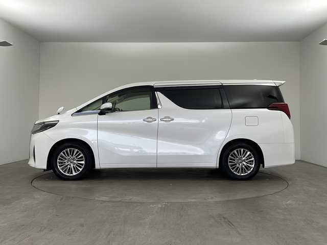 トヨタ アルファード G 兵庫県 2019(平31)年 5.9万km ホワイトパールクリスタルシャイン ・ALPINE製9インチナビ＆フルセグ＆BT＆DVD/・ALPINE製10.1インチフリップダウンモニター/・バックカメラ/・革シート/・シートヒーター/・エアーシート/・両側パワースライドドア/・バックカメラ/・トヨタセーフティーセンス/・プリクラッシュセーフティ/・レーダークルーズコントロール/・レーントレーシングアシスト/・パーキングサポートブレーキ/・ロードサインアシスト/・先行車発進告知/・オートマチックハイビーム/・クリアランスソナー/・ナノイー/・前後ドライブレコーダー/・ビルトインETC/・LEDヘッドライト/・フォグ/・オートライト/・純正17インチアルミホイール/・電動パーキングブレーキ/・オートブレーキホールド/・自動防眩ミラー/・W＋サイドエアバック/・カーテンエアバック