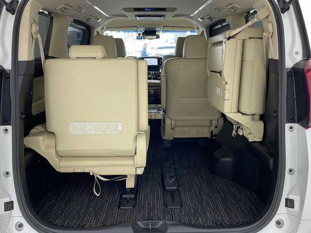トヨタ アルファード G 兵庫県 2019(平31)年 5.9万km ホワイトパールクリスタルシャイン ・ALPINE製9インチナビ＆フルセグ＆BT＆DVD/・ALPINE製10.1インチフリップダウンモニター/・バックカメラ/・革シート/・シートヒーター/・エアーシート/・両側パワースライドドア/・バックカメラ/・トヨタセーフティーセンス/・プリクラッシュセーフティ/・レーダークルーズコントロール/・レーントレーシングアシスト/・パーキングサポートブレーキ/・ロードサインアシスト/・先行車発進告知/・オートマチックハイビーム/・クリアランスソナー/・ナノイー/・前後ドライブレコーダー/・ビルトインETC/・LEDヘッドライト/・フォグ/・オートライト/・純正17インチアルミホイール/・電動パーキングブレーキ/・オートブレーキホールド/・自動防眩ミラー/・W＋サイドエアバック/・カーテンエアバック