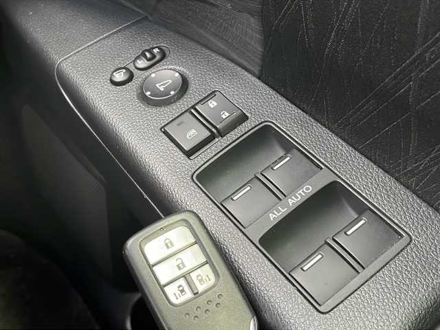 ホンダ オデッセイ アブソルート EX 青森県 2014(平26)年 10.2万km プレミアムヴィーナスブラックP 4WD/純正8ナビインチナビ・フルセグTV/CD・DVD・Bluetooth・SD/バックカメラ/両側パワースライドドア/合皮コンビシート/運転席パワーシート/あんしんパッケージ/衝突軽減ブレーキ/クルーズコントロール/ブラインドスポットインフォメーション/ビルトインETC/前方ドライブレコーダー/LEDヘッドライト/フォグランプ/BLITZ車高調/純正17インチアルミ