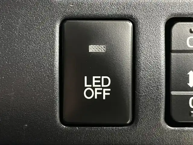 トヨタ ノア ハイブリッド Si ダブルバイビー 福島県 2018(平30)年 10万km ホワイトパールクリスタルシャイン トヨタセーフティセンス/純正9インチナビ/・フルセグ/TV/CD/DVD/BT/FM/AM/バックカメラ/両側パワースライドドア/LEDヘッドライト/・フォグライト/シートヒーター/社外BBSアルミホイール付きサマータイヤ/ステアリングスイッチ/ドラレコ前後/純正ビルドインETC2.0/プッシュスタート/・スマートキー