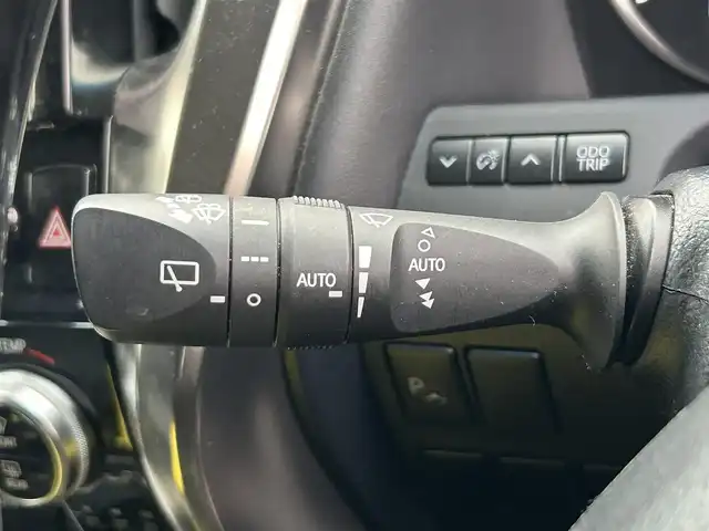 トヨタ アルファードハイブリット SR 福岡県 2016(平28)年 6.4万km ブラック ワンオーナー/純正ナビ（AM/FM/BT/CD/DVD/フルセグTV）/JBLプレミアムサウンド/クルーズコントロール/バックカメラ/前席パワーシート（運転席メモリ付）/オットマン（助手席、2列目）/インテリジェントクリアランスソナー/両側パワースライドドア/ビルトインETC/USB入力端子/リアエアコン/ドアバイザー/オートライト/フロアマット/純正17インチアルミホイール/プッシュスタート/横滑り防止装置/取扱説明書/保証書