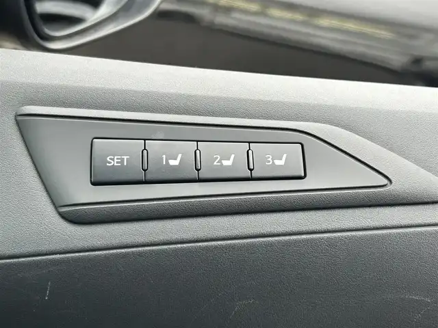 トヨタ アルファードハイブリット SR 福岡県 2016(平28)年 6.4万km ブラック ワンオーナー/純正ナビ（AM/FM/BT/CD/DVD/フルセグTV）/JBLプレミアムサウンド/クルーズコントロール/バックカメラ/前席パワーシート（運転席メモリ付）/オットマン（助手席、2列目）/インテリジェントクリアランスソナー/両側パワースライドドア/ビルトインETC/USB入力端子/リアエアコン/ドアバイザー/オートライト/フロアマット/純正17インチアルミホイール/プッシュスタート/横滑り防止装置/取扱説明書/保証書