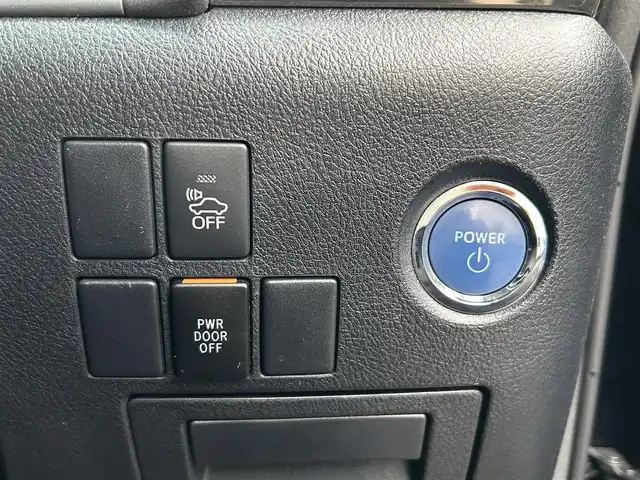 トヨタ アルファードハイブリット SR 福岡県 2016(平28)年 6.4万km ブラック ワンオーナー/純正ナビ（AM/FM/BT/CD/DVD/フルセグTV）/JBLプレミアムサウンド/クルーズコントロール/バックカメラ/前席パワーシート（運転席メモリ付）/オットマン（助手席、2列目）/インテリジェントクリアランスソナー/両側パワースライドドア/ビルトインETC/USB入力端子/リアエアコン/ドアバイザー/オートライト/フロアマット/純正17インチアルミホイール/プッシュスタート/横滑り防止装置/取扱説明書/保証書