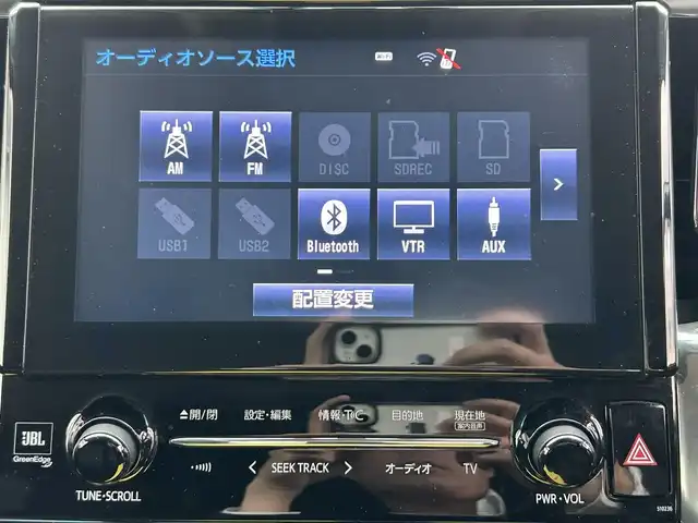 トヨタ アルファードハイブリット SR 福岡県 2016(平28)年 6.4万km ブラック ワンオーナー/純正ナビ（AM/FM/BT/CD/DVD/フルセグTV）/JBLプレミアムサウンド/クルーズコントロール/バックカメラ/前席パワーシート（運転席メモリ付）/オットマン（助手席、2列目）/インテリジェントクリアランスソナー/両側パワースライドドア/ビルトインETC/USB入力端子/リアエアコン/ドアバイザー/オートライト/フロアマット/純正17インチアルミホイール/プッシュスタート/横滑り防止装置/取扱説明書/保証書