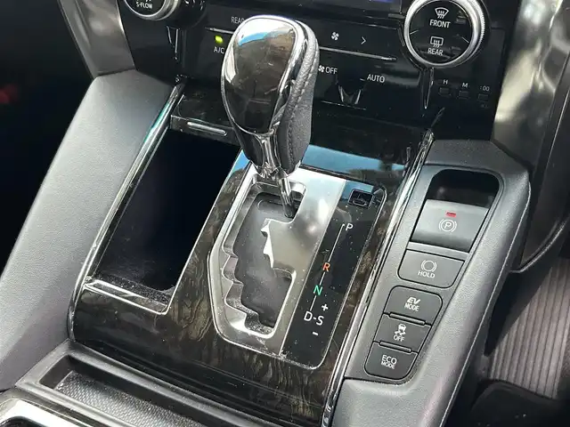 トヨタ アルファードハイブリット SR 福岡県 2016(平28)年 6.4万km ブラック ワンオーナー/純正ナビ（AM/FM/BT/CD/DVD/フルセグTV）/JBLプレミアムサウンド/クルーズコントロール/バックカメラ/前席パワーシート（運転席メモリ付）/オットマン（助手席、2列目）/インテリジェントクリアランスソナー/両側パワースライドドア/ビルトインETC/USB入力端子/リアエアコン/ドアバイザー/オートライト/フロアマット/純正17インチアルミホイール/プッシュスタート/横滑り防止装置/取扱説明書/保証書