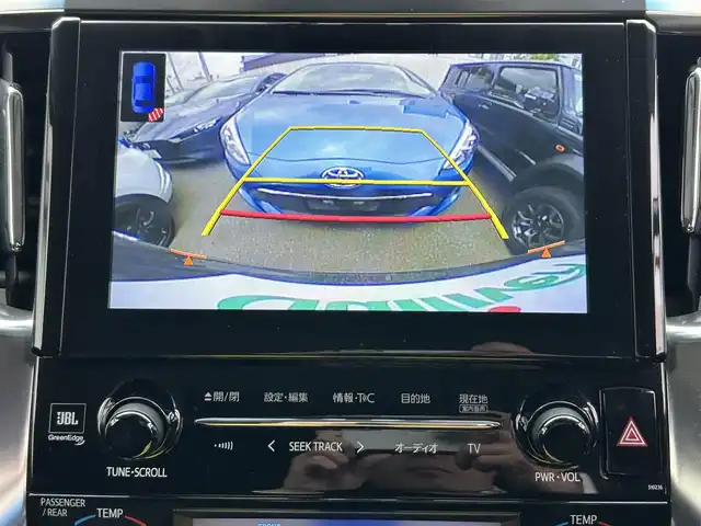 トヨタ アルファードハイブリット SR 福岡県 2016(平28)年 6.4万km ブラック ワンオーナー/純正ナビ（AM/FM/BT/CD/DVD/フルセグTV）/JBLプレミアムサウンド/クルーズコントロール/バックカメラ/前席パワーシート（運転席メモリ付）/オットマン（助手席、2列目）/インテリジェントクリアランスソナー/両側パワースライドドア/ビルトインETC/USB入力端子/リアエアコン/ドアバイザー/オートライト/フロアマット/純正17インチアルミホイール/プッシュスタート/横滑り防止装置/取扱説明書/保証書