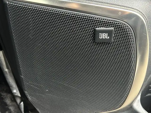 トヨタ アルファードハイブリット SR 福岡県 2016(平28)年 6.4万km ブラック ワンオーナー/純正ナビ（AM/FM/BT/CD/DVD/フルセグTV）/JBLプレミアムサウンド/クルーズコントロール/バックカメラ/前席パワーシート（運転席メモリ付）/オットマン（助手席、2列目）/インテリジェントクリアランスソナー/両側パワースライドドア/ビルトインETC/USB入力端子/リアエアコン/ドアバイザー/オートライト/フロアマット/純正17インチアルミホイール/プッシュスタート/横滑り防止装置/取扱説明書/保証書