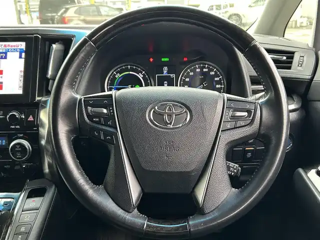 トヨタ アルファードハイブリット SR 福岡県 2016(平28)年 6.4万km ブラック ワンオーナー/純正ナビ（AM/FM/BT/CD/DVD/フルセグTV）/JBLプレミアムサウンド/クルーズコントロール/バックカメラ/前席パワーシート（運転席メモリ付）/オットマン（助手席、2列目）/インテリジェントクリアランスソナー/両側パワースライドドア/ビルトインETC/USB入力端子/リアエアコン/ドアバイザー/オートライト/フロアマット/純正17インチアルミホイール/プッシュスタート/横滑り防止装置/取扱説明書/保証書