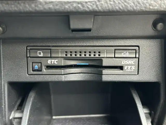 トヨタ アルファードハイブリット SR 福岡県 2016(平28)年 6.4万km ブラック ワンオーナー/純正ナビ（AM/FM/BT/CD/DVD/フルセグTV）/JBLプレミアムサウンド/クルーズコントロール/バックカメラ/前席パワーシート（運転席メモリ付）/オットマン（助手席、2列目）/インテリジェントクリアランスソナー/両側パワースライドドア/ビルトインETC/USB入力端子/リアエアコン/ドアバイザー/オートライト/フロアマット/純正17インチアルミホイール/プッシュスタート/横滑り防止装置/取扱説明書/保証書