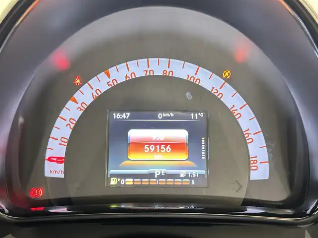 スマート ＭＣＣ スマート ターボ 福岡県 2017(平29)年 6万km 白 ガラスルーフ　/黒革　/Ｐａｎａｓｏｎｉｃナビ（ＣＮ－Ｇ１０００ＶＤ）　/純正オーディオ　/パドルシフト　/前席シートヒーター　/後ソナー　/キーレスキー　/純正１６インチＡＷ