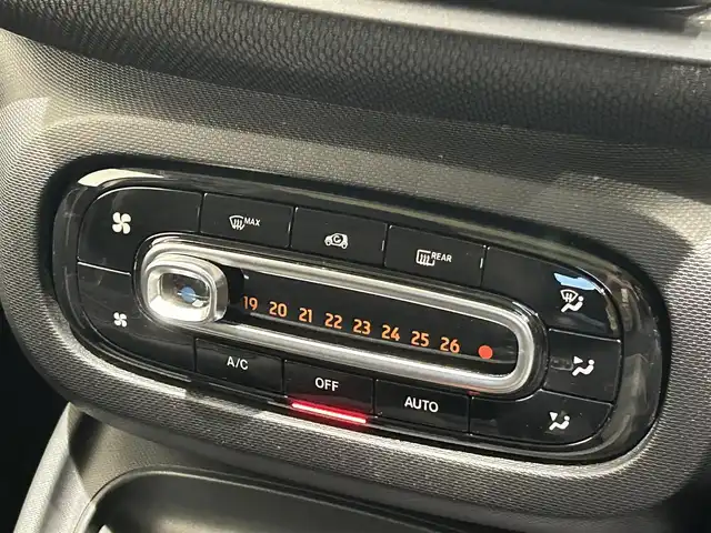 スマート ＭＣＣ スマート ターボ 福岡県 2017(平29)年 6万km 白 ガラスルーフ　/黒革　/Ｐａｎａｓｏｎｉｃナビ（ＣＮ－Ｇ１０００ＶＤ）　/純正オーディオ　/パドルシフト　/前席シートヒーター　/後ソナー　/キーレスキー　/純正１６インチＡＷ