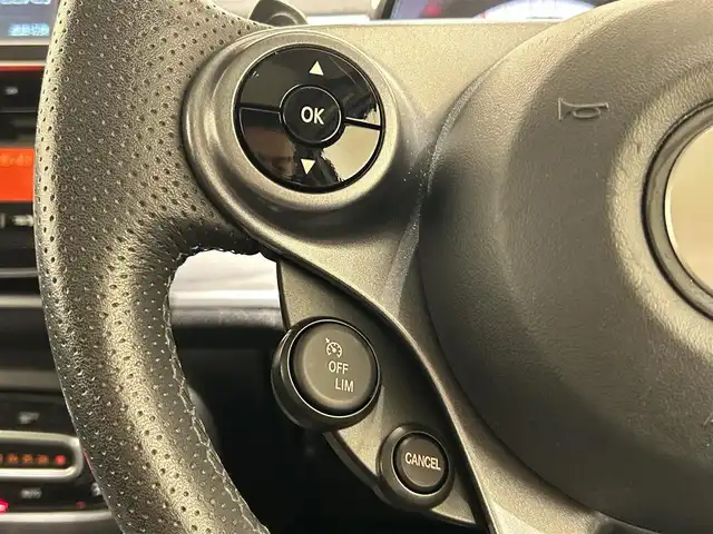 スマート ＭＣＣ スマート ターボ 福岡県 2017(平29)年 6万km 白 ガラスルーフ　/黒革　/Ｐａｎａｓｏｎｉｃナビ（ＣＮ－Ｇ１０００ＶＤ）　/純正オーディオ　/パドルシフト　/前席シートヒーター　/後ソナー　/キーレスキー　/純正１６インチＡＷ