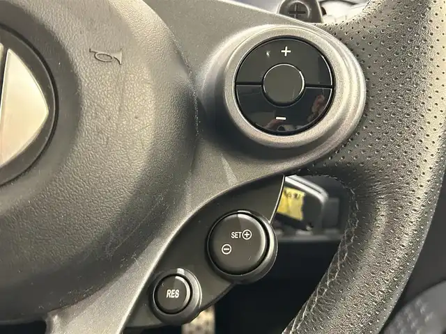 スマート ＭＣＣ スマート ターボ 福岡県 2017(平29)年 6万km 白 ガラスルーフ　/黒革　/Ｐａｎａｓｏｎｉｃナビ（ＣＮ－Ｇ１０００ＶＤ）　/純正オーディオ　/パドルシフト　/前席シートヒーター　/後ソナー　/キーレスキー　/純正１６インチＡＷ