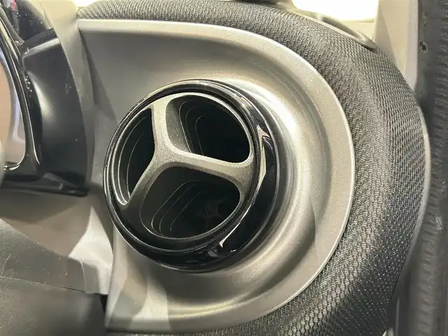 スマート ＭＣＣ スマート ターボ 福岡県 2017(平29)年 6万km 白 ガラスルーフ　/黒革　/Ｐａｎａｓｏｎｉｃナビ（ＣＮ－Ｇ１０００ＶＤ）　/純正オーディオ　/パドルシフト　/前席シートヒーター　/後ソナー　/キーレスキー　/純正１６インチＡＷ